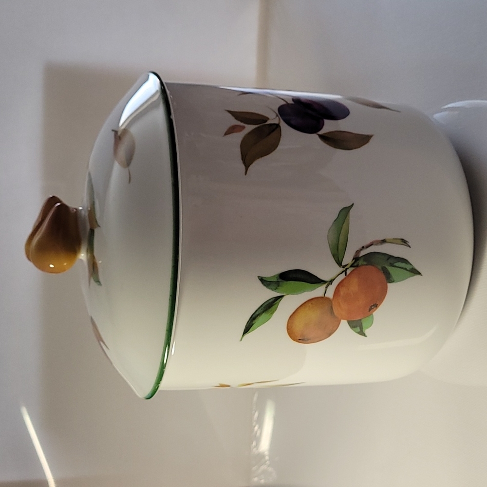 (#2)Royal worcester evesham green trim Canister  large size 10"-7.5"